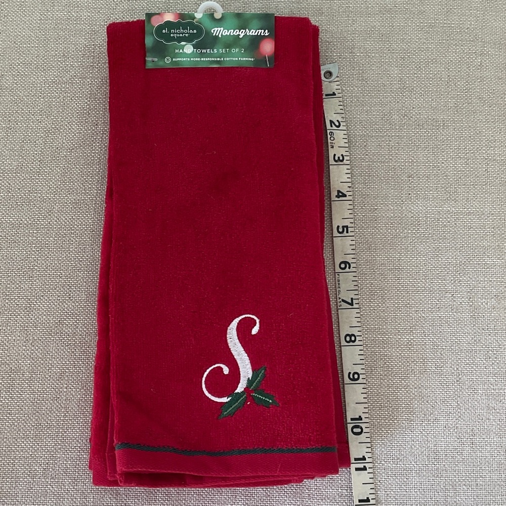 St. Nicholas Square Red Hand Towels Set